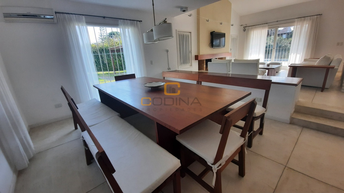 Casa ID.1024 - Preciosa casa de 4 dormitorios y todas las comodidades para vivir todo el año en barrio tranquilo y seguro