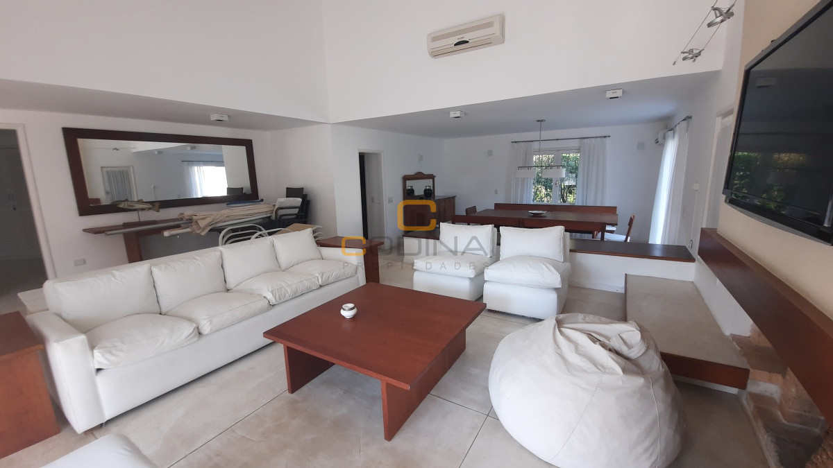 Casa ID.1024 - Preciosa casa de 4 dormitorios y todas las comodidades para vivir todo el año en barrio tranquilo y seguro