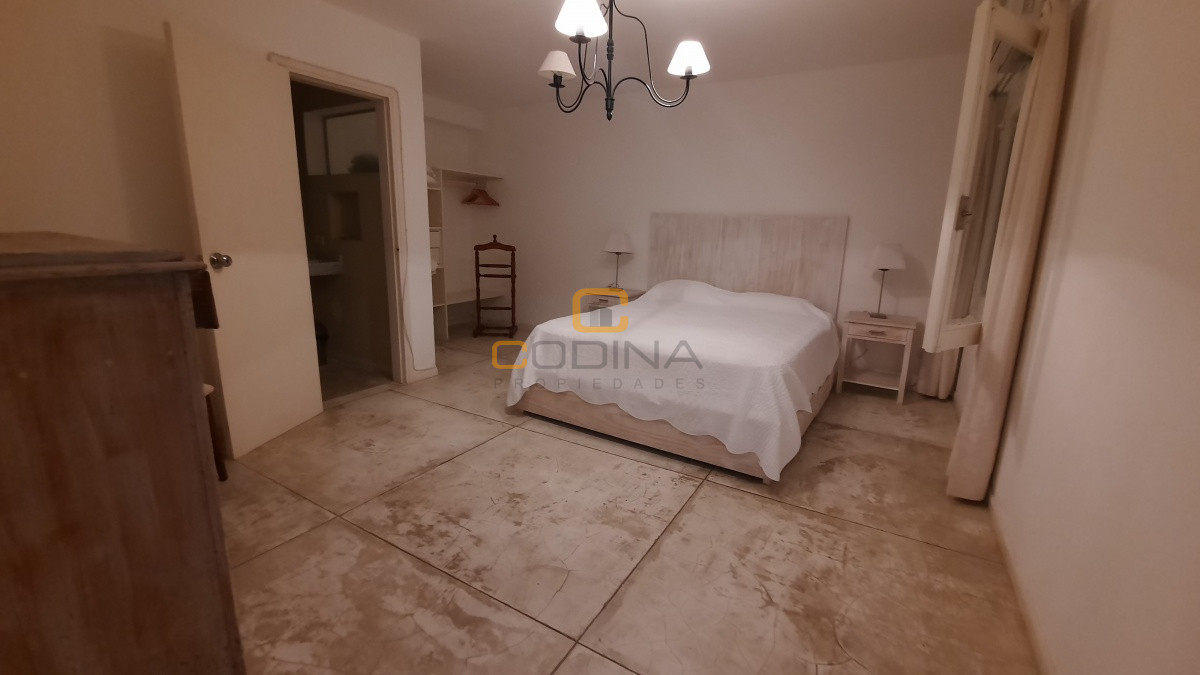 Casa ID.1024 - Preciosa casa de 4 dormitorios y todas las comodidades para vivir todo el año en barrio tranquilo y seguro