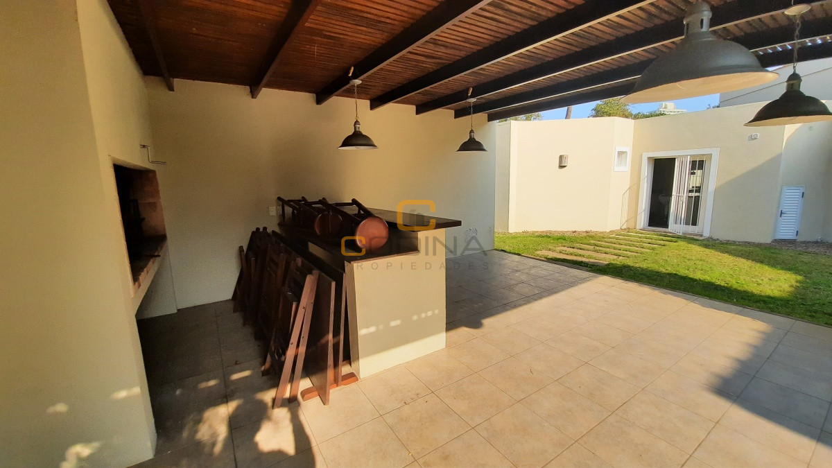 Casa ID.1024 - Preciosa casa de 4 dormitorios y todas las comodidades para vivir todo el año en barrio tranquilo y seguro