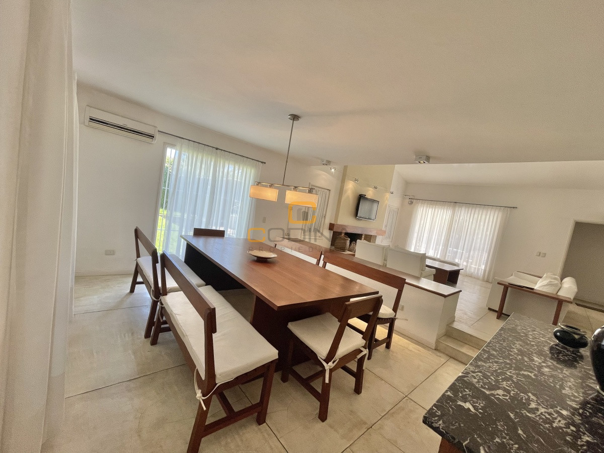 Casa ID.1024 - Preciosa casa de 4 dormitorios y todas las comodidades para vivir todo el año en barrio tranquilo y seguro