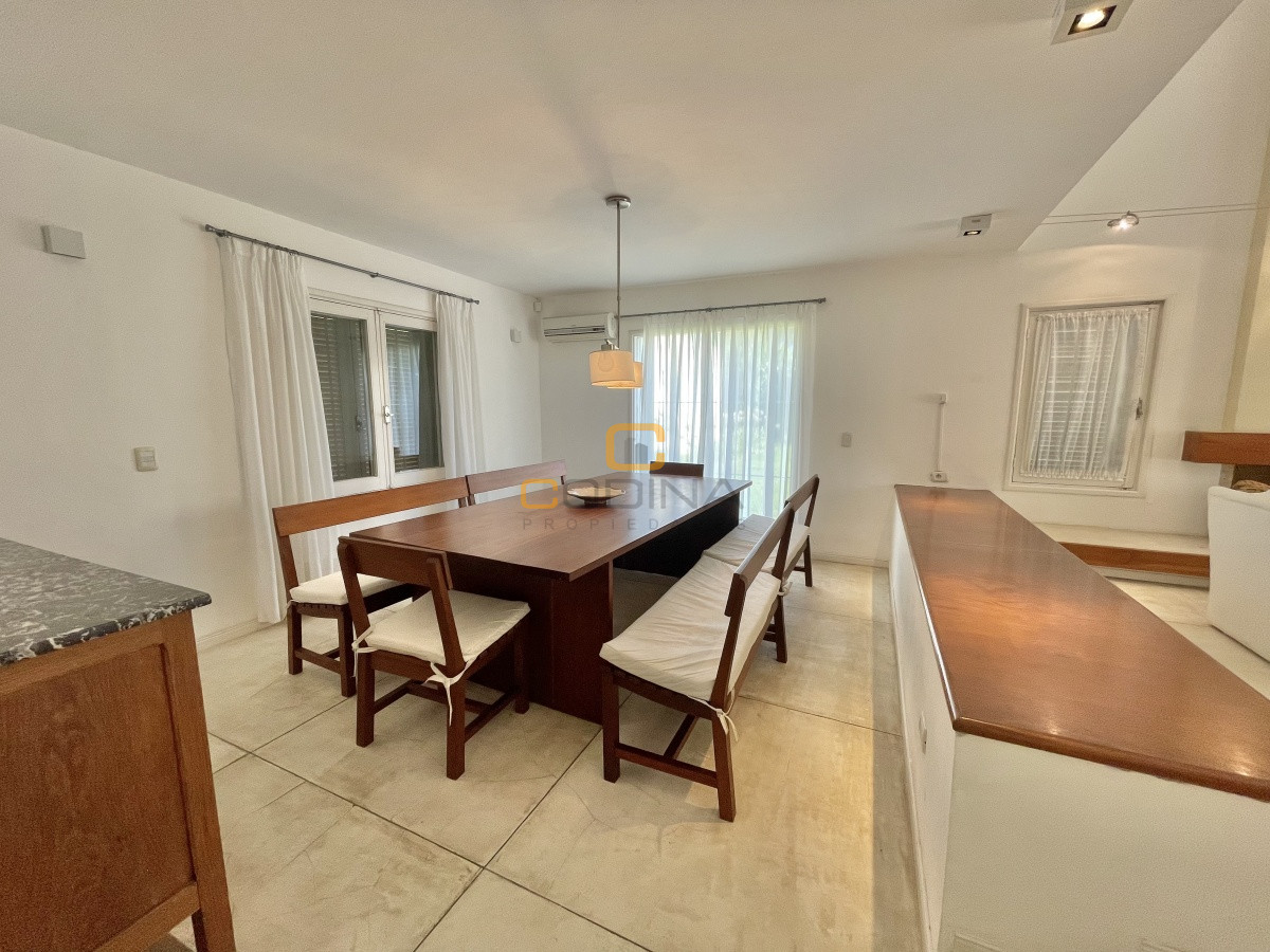 Casa ID.1024 - Preciosa casa de 4 dormitorios y todas las comodidades para vivir todo el año en barrio tranquilo y seguro