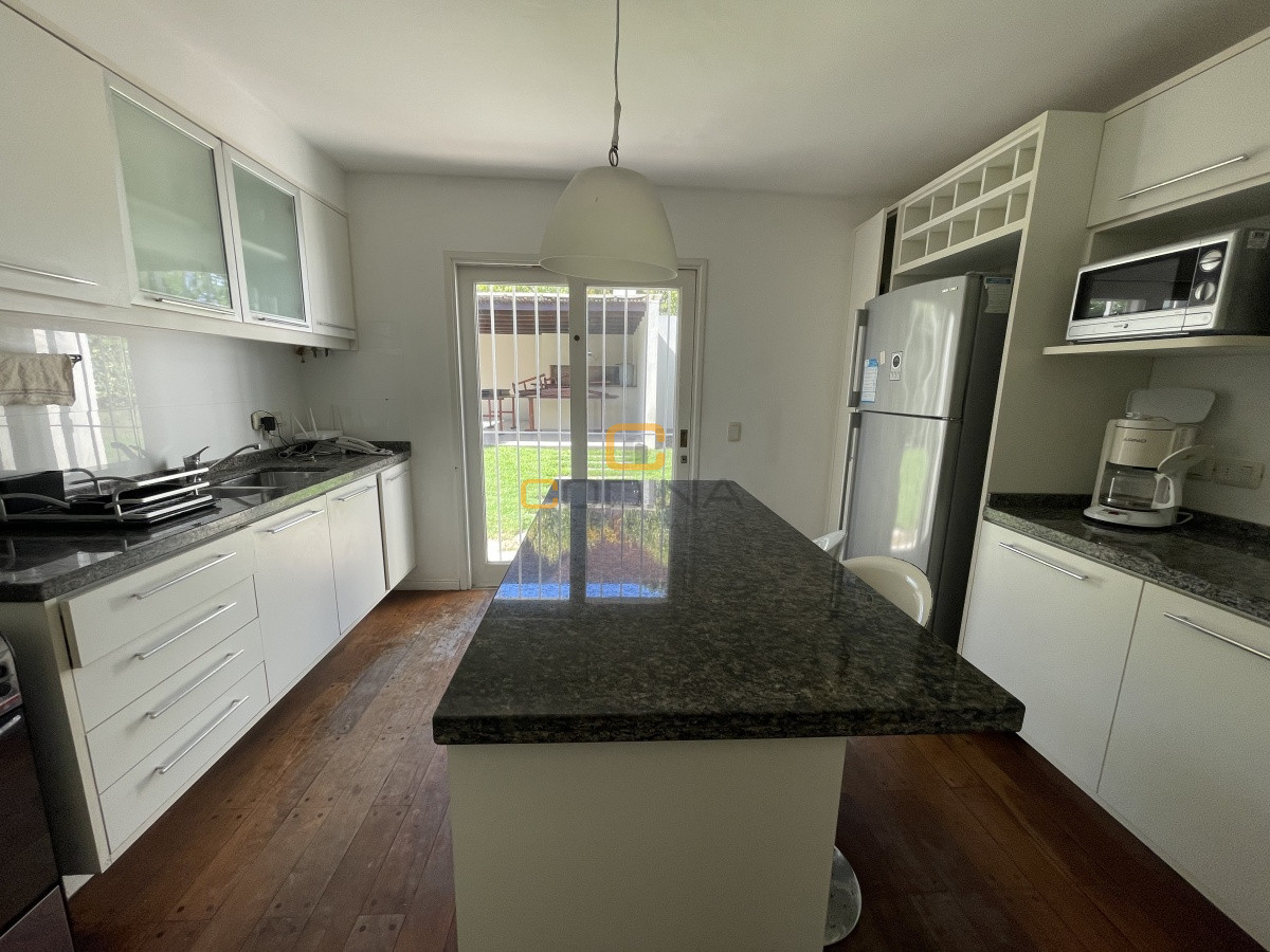 Casa ID.1024 - Preciosa casa de 4 dormitorios y todas las comodidades para vivir todo el año en barrio tranquilo y seguro