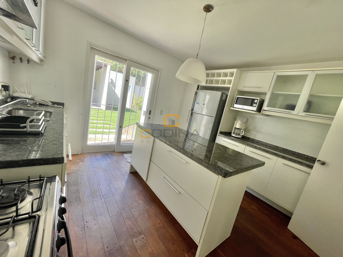 Casa ID.1024 - Preciosa casa de 4 dormitorios y todas las comodidades para vivir todo el año en barrio tranquilo y seguro