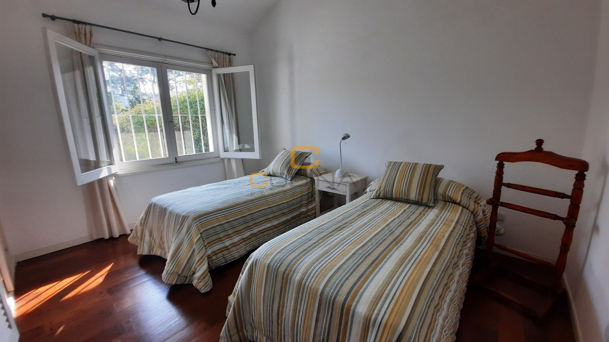 Casa ID.1024 - Preciosa casa de 4 dormitorios y todas las comodidades para vivir todo el año en barrio tranquilo y seguro