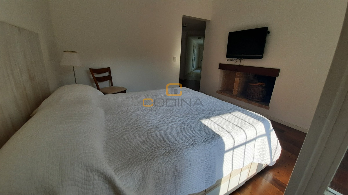 Casa ID.1024 - Preciosa casa de 4 dormitorios y todas las comodidades para vivir todo el año en barrio tranquilo y seguro