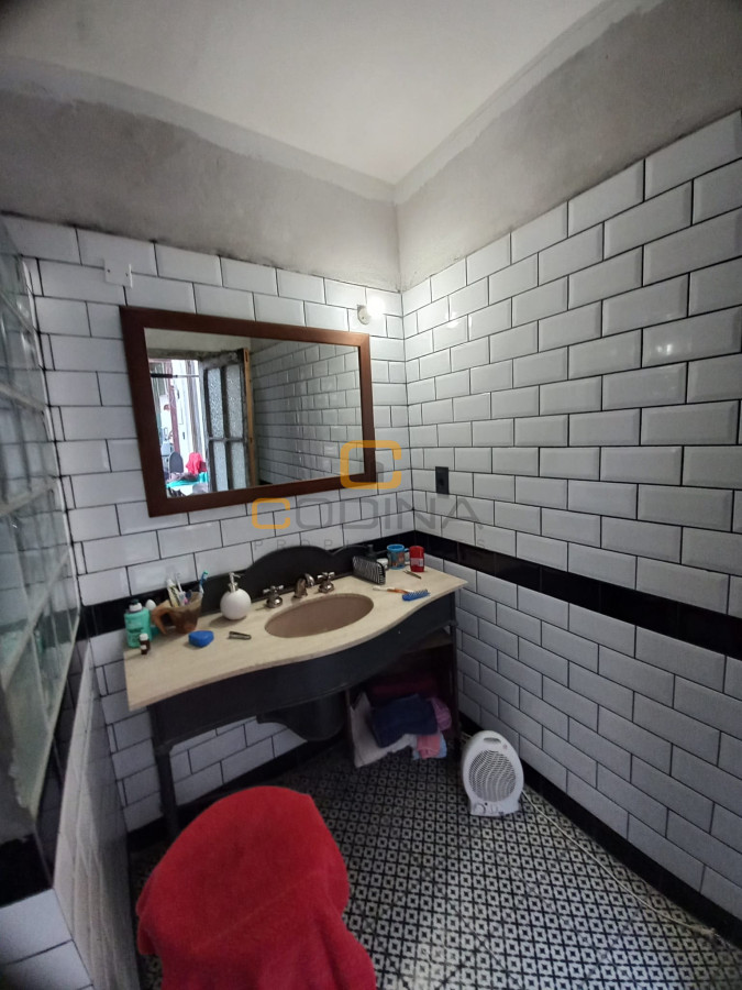 Casa ID.1310 - VENTA CASA CUATRO DORMITORIOS DOS BAÑOS PATIO AGUADA