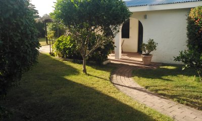 Casa de 4 dormitorios a 1 cuadra de la Ancap cerca de todo!