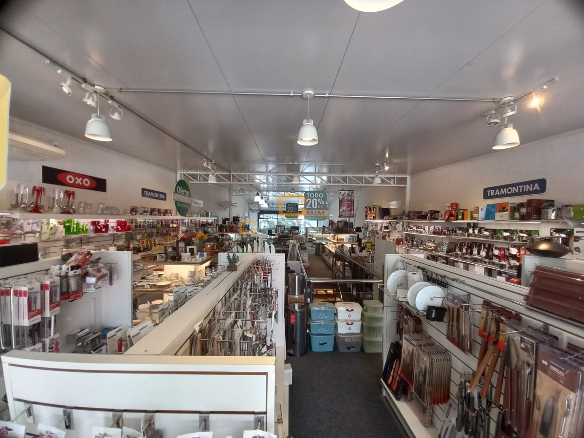 Local Comercial ID.898 - Excelente Local En Alquiler, 2 Plantas, Garage para 6 Autos y Depósito - 21 de Setiembre -Zona Punta Carretas.