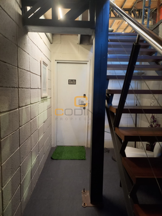 Local Comercial ID.898 - Excelente Local En Alquiler, 2 Plantas, Garage para 6 Autos y Depósito - 21 de Setiembre -Zona Punta Carretas.