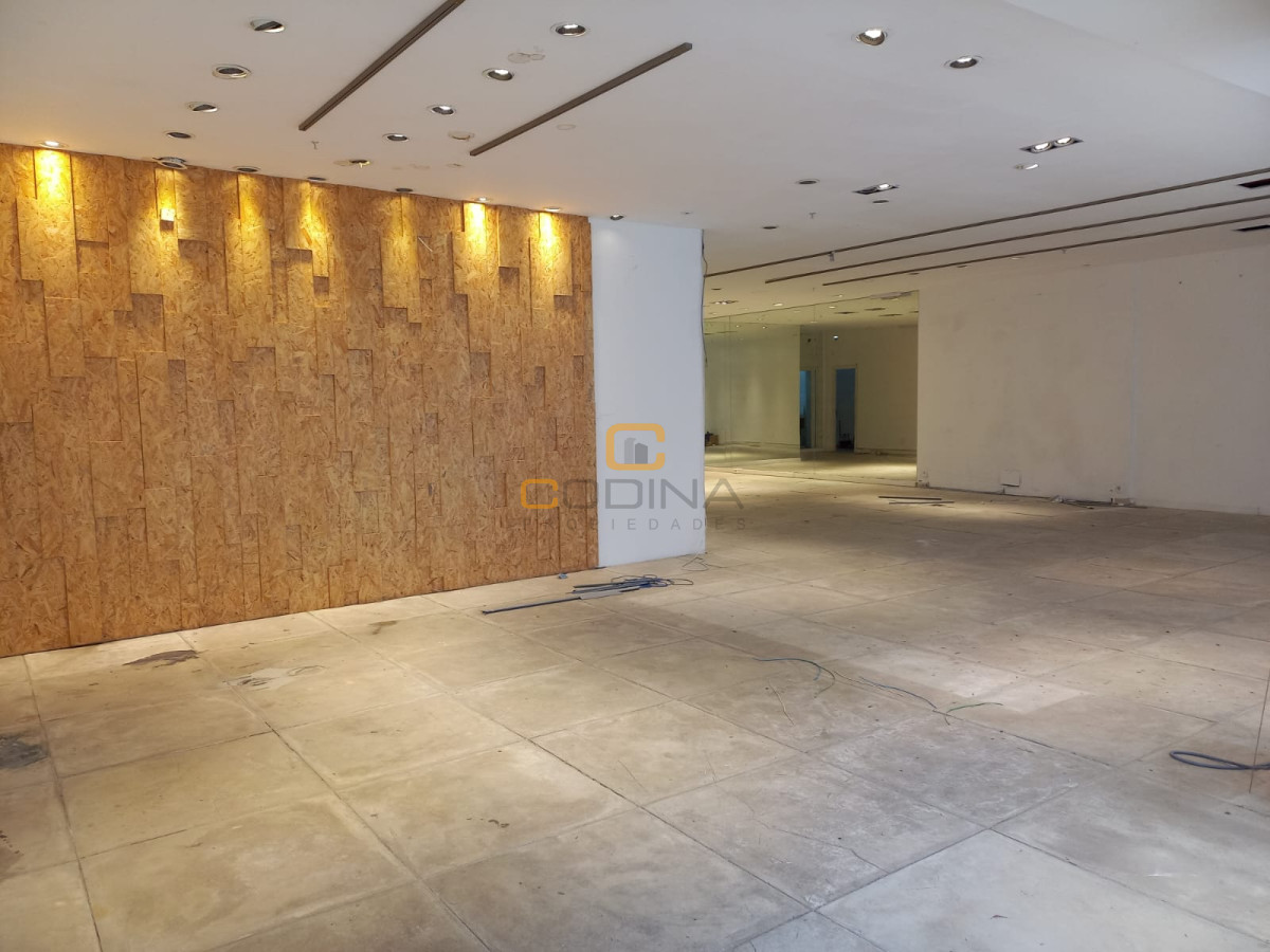 Local Comercial ID.899 - Traspaso De Alquiler, 1 Plantas  Libre,  Baño y Depósito - Luis De La Torre-Zona Punta Carretas.