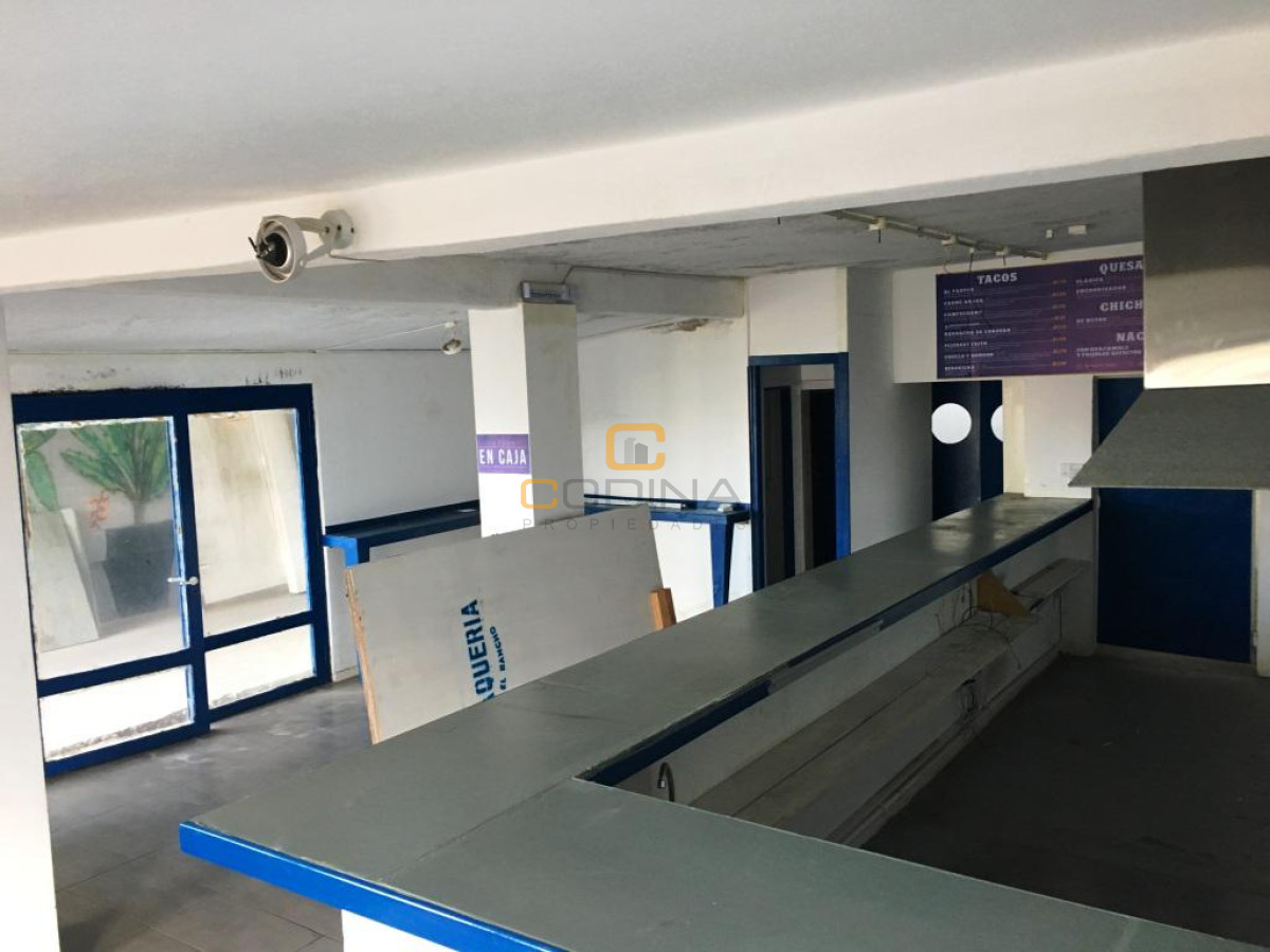Local Comercial ID.775 - Local en alquiler en excelente ubicación en medio de la Barra