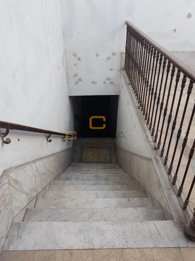 Local Comercial ID.1481 - ALQUILER LOCAL OCHO AMBIENTES DOS BAÑOS Y COCINA CENTRO