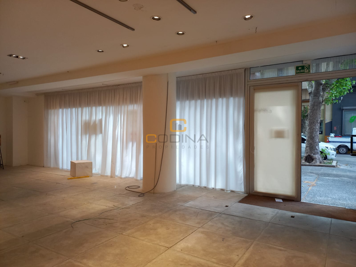 Local Comercial ID.899 - Traspaso De Alquiler, 1 Plantas  Libre,  Baño y Depósito - Luis De La Torre-Zona Punta Carretas.