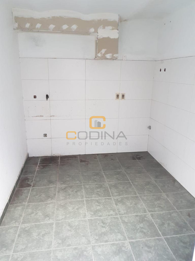 Local Comercial ID.1481 - ALQUILER LOCAL OCHO AMBIENTES DOS BAÑOS Y COCINA CENTRO