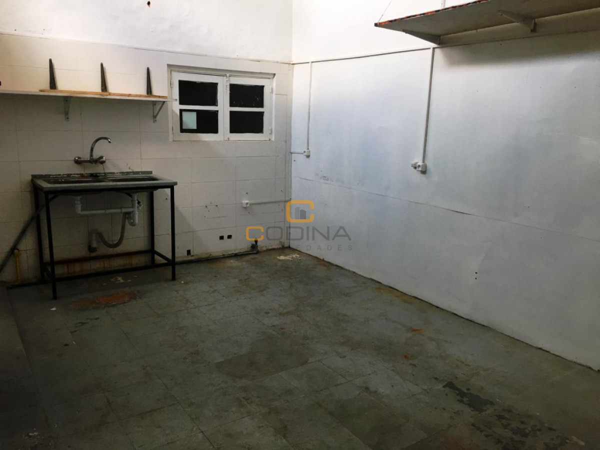 Local Comercial ID.775 - Local en alquiler en excelente ubicación en medio de la Barra