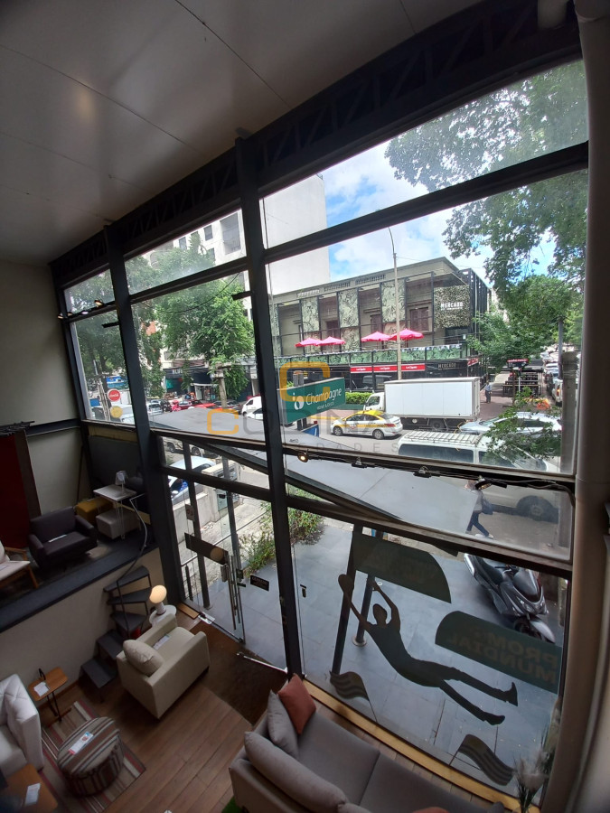 Local Comercial ID.898 - Excelente Local En Alquiler, 2 Plantas, Garage para 6 Autos y Depósito - 21 de Setiembre -Zona Punta Carretas.