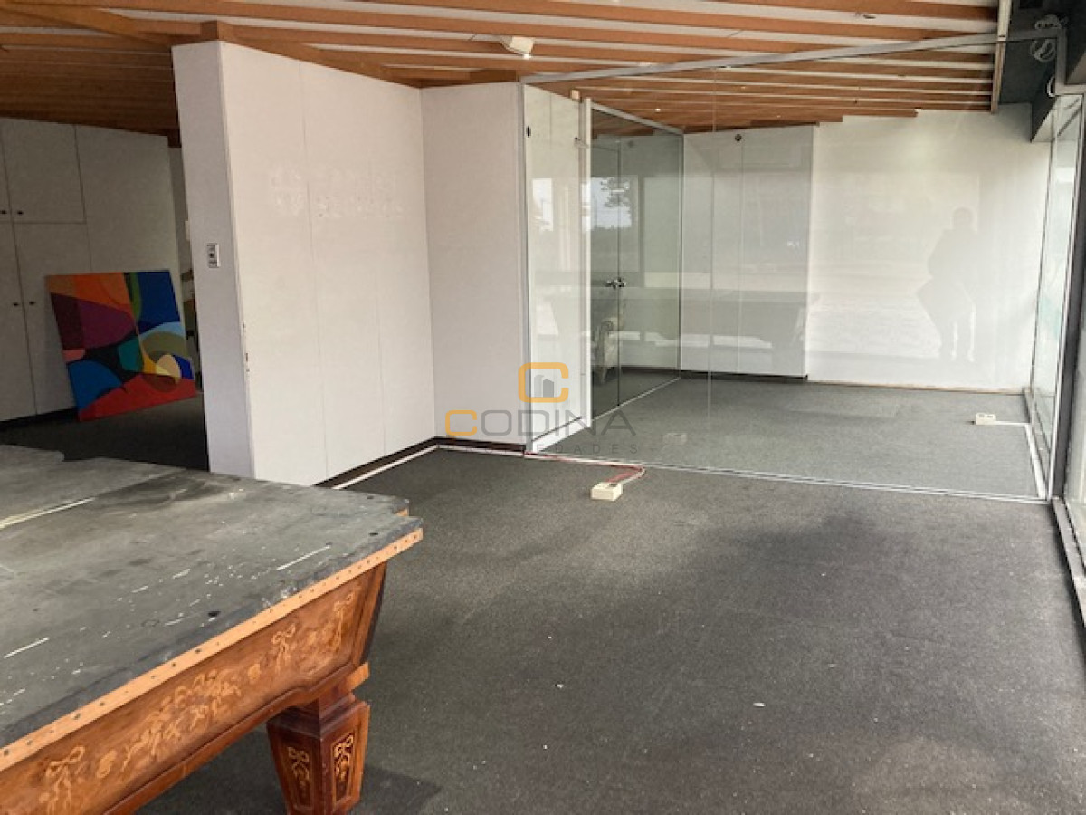 Local Comercial ID.686 - Local en Punta del Este, Península