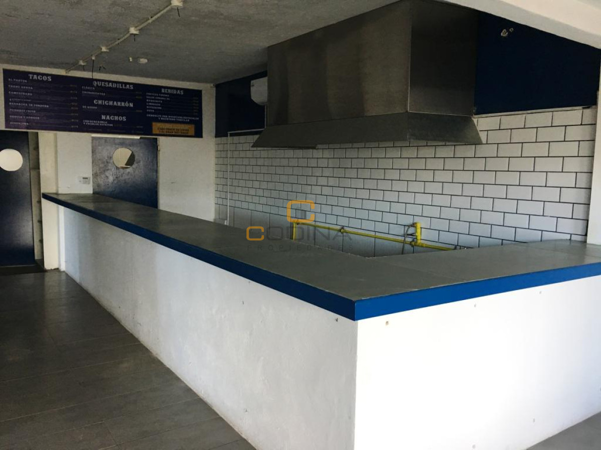 Local Comercial ID.775 - Local en alquiler en excelente ubicación en medio de la Barra