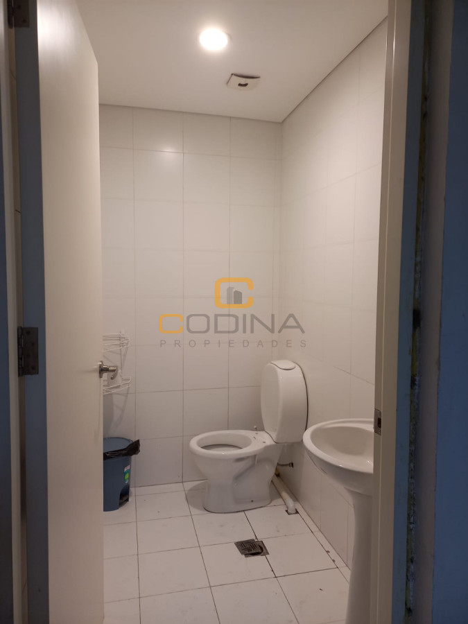 Local Comercial ID.899 - Traspaso De Alquiler, 1 Plantas  Libre,  Baño y Depósito - Luis De La Torre-Zona Punta Carretas.