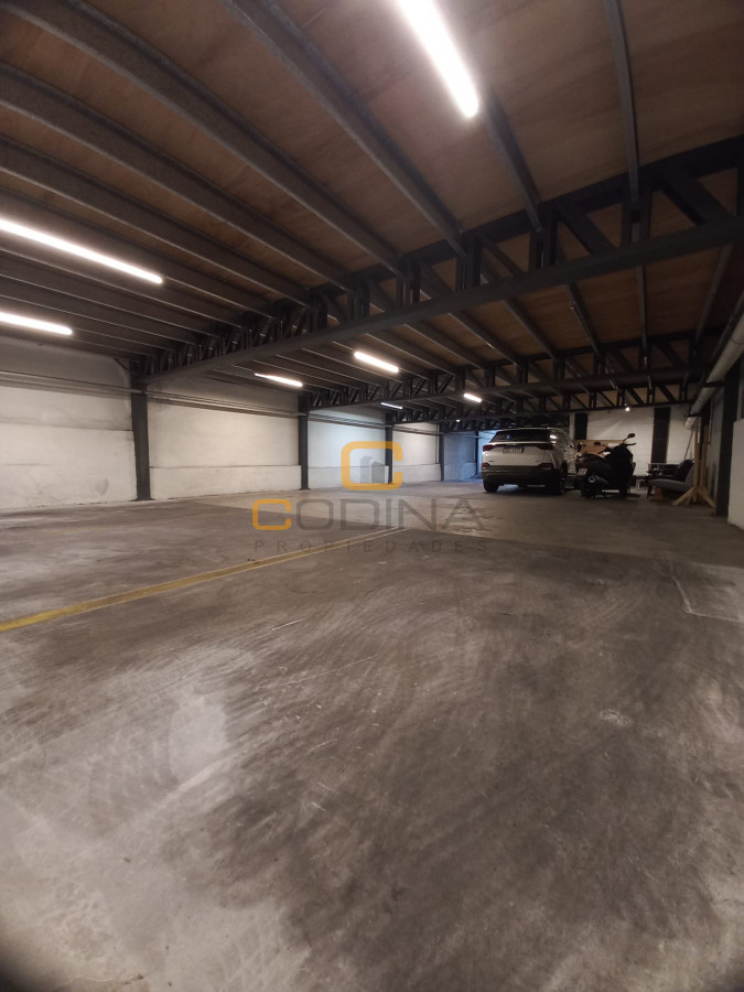 Local Comercial ID.898 - Excelente Local En Alquiler, 2 Plantas, Garage para 6 Autos y Depósito - 21 de Setiembre -Zona Punta Carretas.