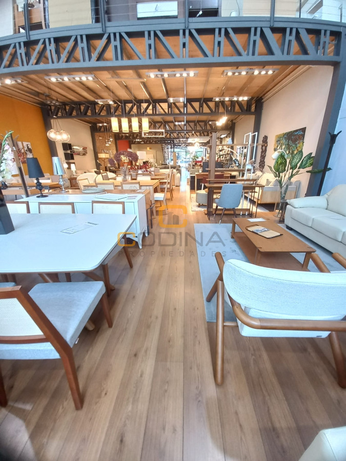 Local Comercial ID.898 - Excelente Local En Alquiler, 2 Plantas, Garage para 6 Autos y Depósito - 21 de Setiembre -Zona Punta Carretas.