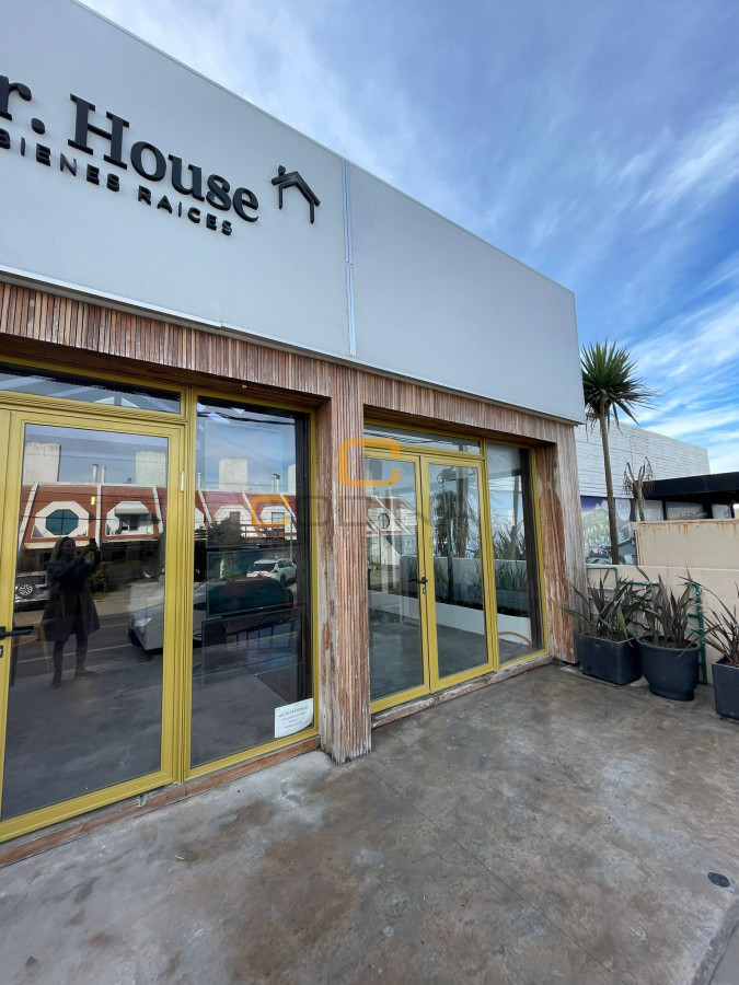 Local Comercial ID.1178 - Amplio Local en alquiler frente a Tienda Inglesa La Barra