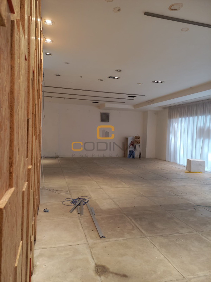 Local Comercial ID.899 - Traspaso De Alquiler, 1 Plantas  Libre,  Baño y Depósito - Luis De La Torre-Zona Punta Carretas.