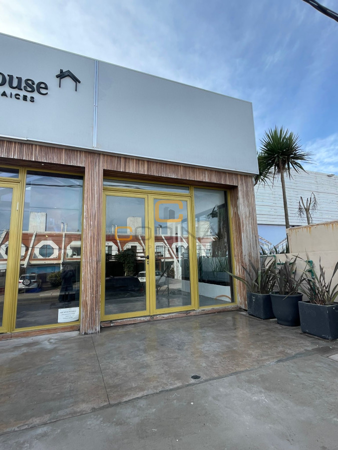 Local Comercial ID.1178 - Amplio Local en alquiler frente a Tienda Inglesa La Barra