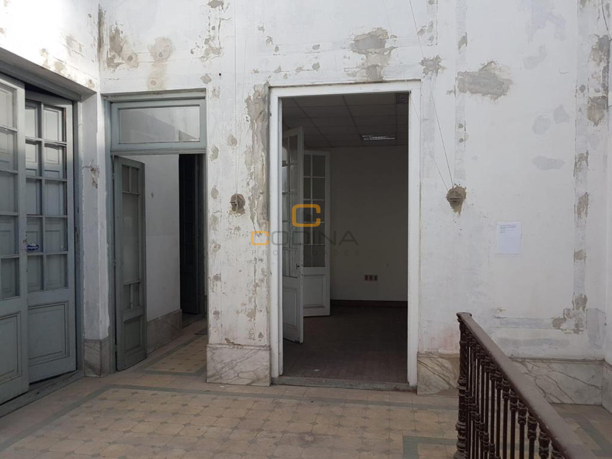 Local Comercial ID.1481 - ALQUILER LOCAL OCHO AMBIENTES DOS BAÑOS Y COCINA CENTRO