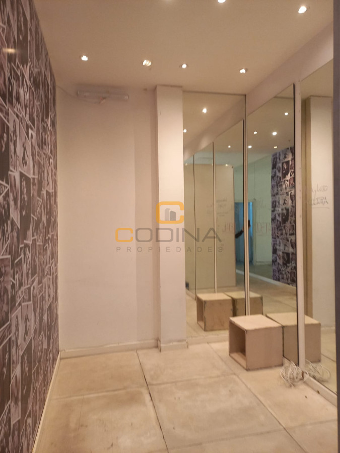 Local Comercial ID.899 - Traspaso De Alquiler, 1 Plantas  Libre,  Baño y Depósito - Luis De La Torre-Zona Punta Carretas.