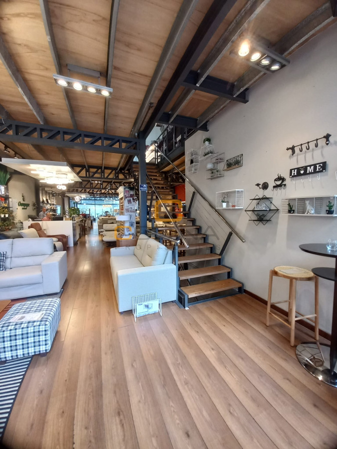 Local Comercial ID.898 - Excelente Local En Alquiler, 2 Plantas, Garage para 6 Autos y Depósito - 21 de Setiembre -Zona Punta Carretas.