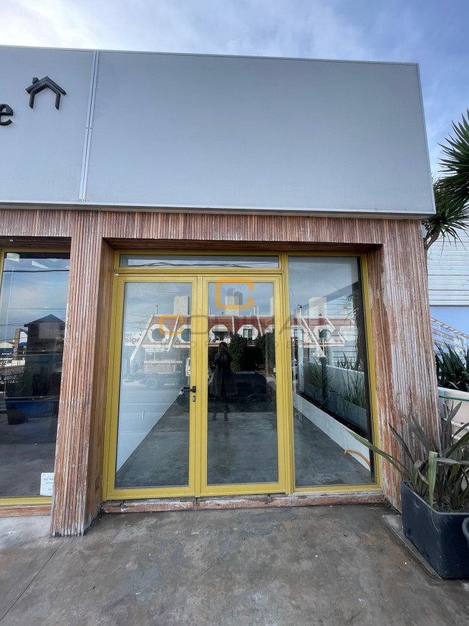 Local Comercial ID.1178 - Amplio Local en alquiler frente a Tienda Inglesa La Barra