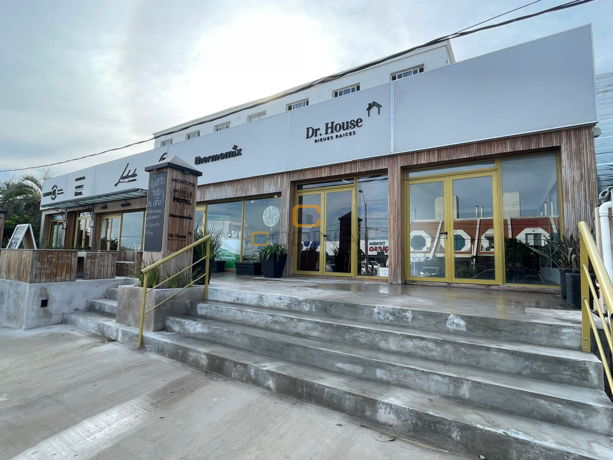 Local Comercial ID.1178 - Amplio Local en alquiler frente a Tienda Inglesa La Barra