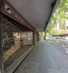 Local En Venta, 9 ambientes y 7 Baños -Colonia -Centro