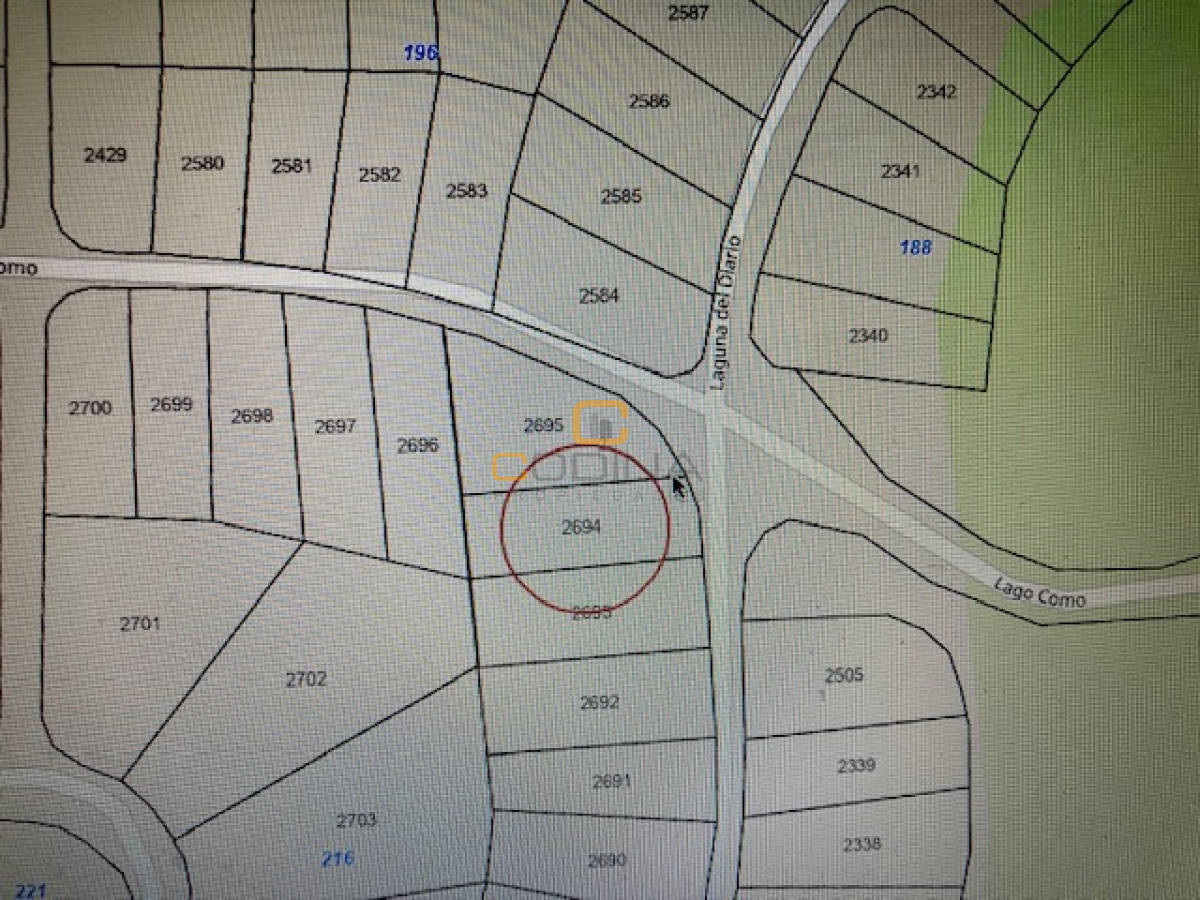 Terreno ID.728 - Muy arbolado ubicado en el centro del bosque.