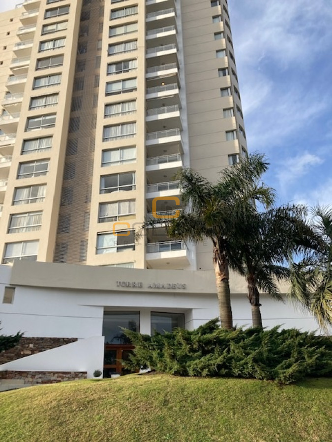 Apartamento ID.772 - Amplio apartamento en torre de categoría.