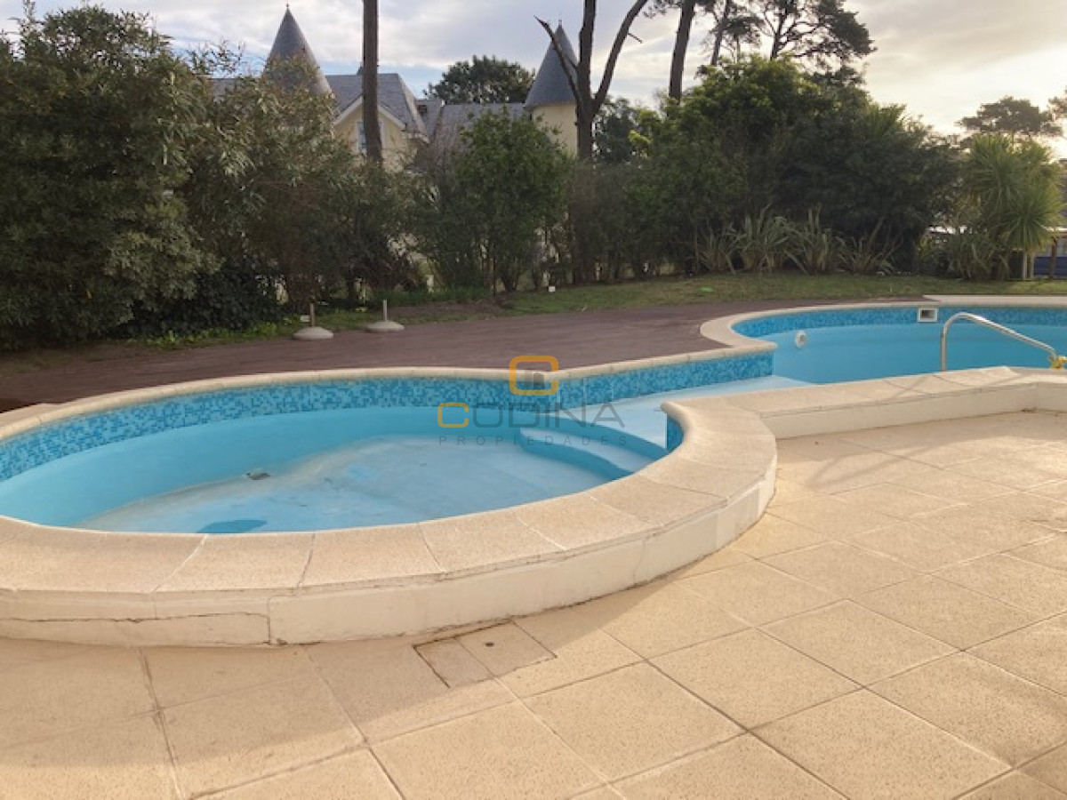 Apartamento ID.772 - Amplio apartamento en torre de categoría.