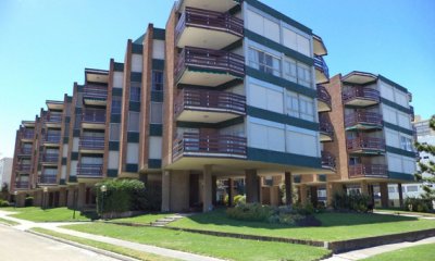 Alquiler Anual Apartamento de 1 dormitorio frente al mar en P16 Playa Mansa