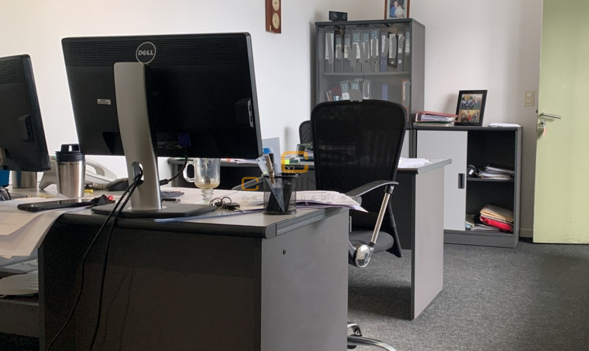 Oficina ID.933 - Edificio Corporativo En Alquiler, 9 Privados, 3 Baños y 2 Patio - Canelones- Parque Rodó