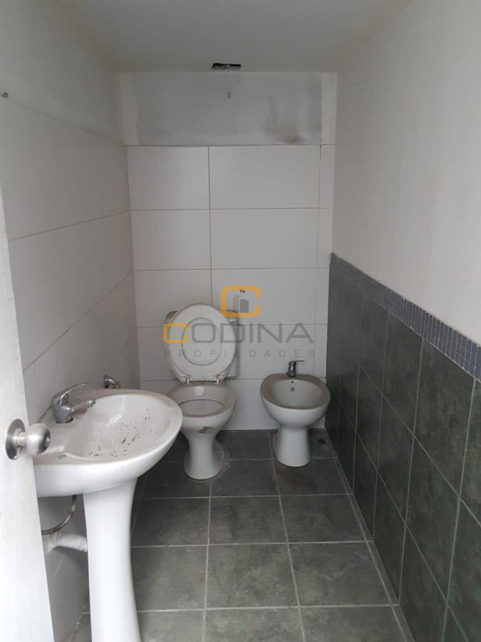 Oficina ID.1480 - ALQUILER OFICINA OCHO AMBIENTES DOS BAÑOS Y COCINA CENTRO