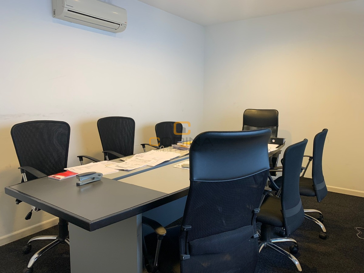 Oficina ID.933 - Edificio Corporativo En Alquiler, 9 Privados, 3 Baños y 2 Patio - Canelones- Parque Rodó