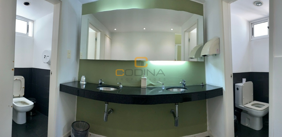 Oficina ID.933 - Edificio Corporativo En Alquiler, 9 Privados, 3 Baños y 2 Patio - Canelones- Parque Rodó