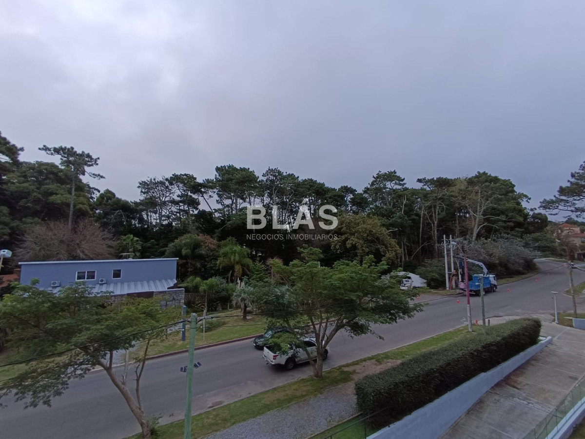 https://ri.com.uy/f/136/0/1200/0/0/0/ae8613bc3c63cc29b566f95e27b0baae.jpg