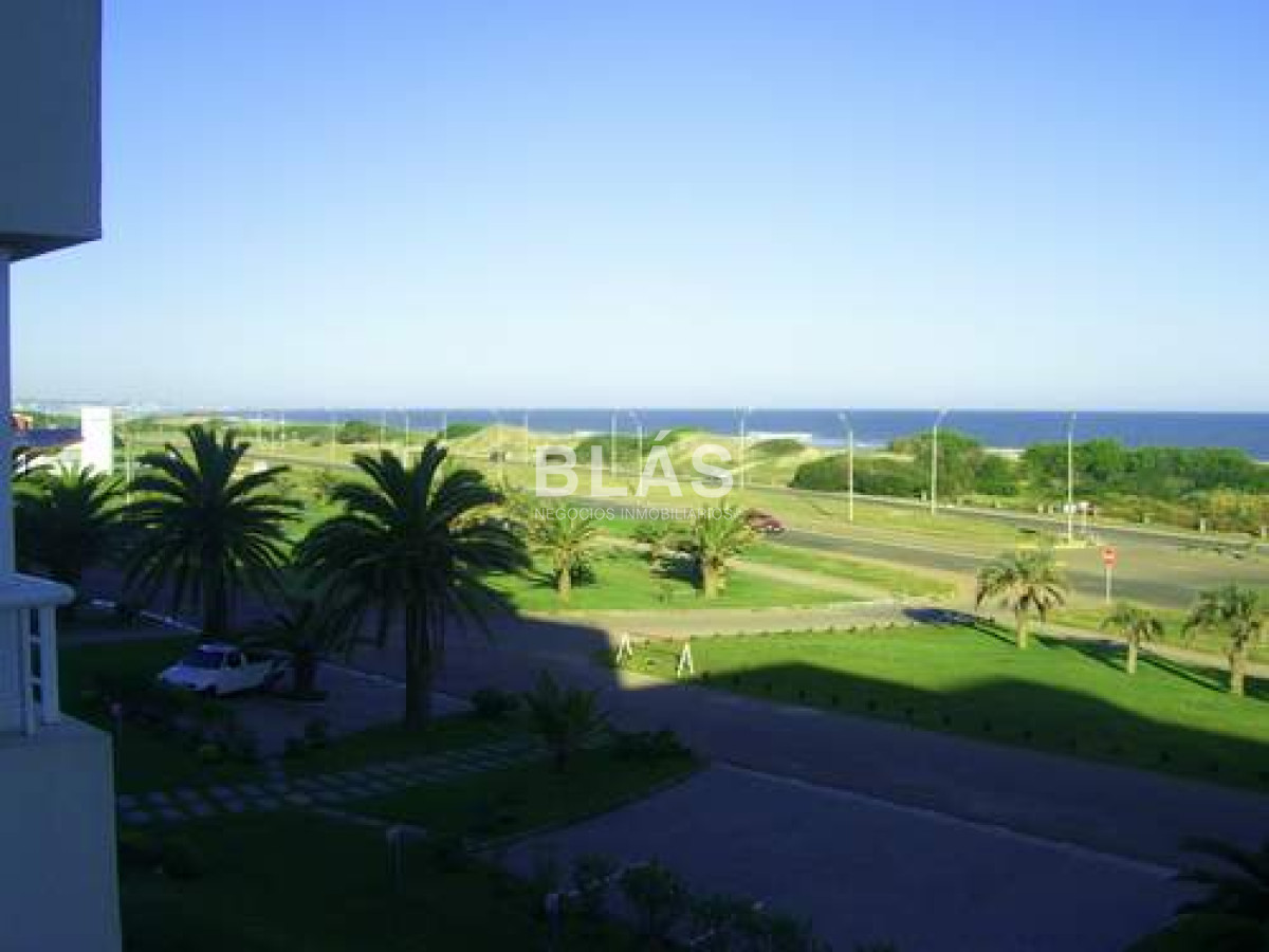https://ri.com.uy/f/136/0/1200/0/0/0/inm_0_2362_64.jpg