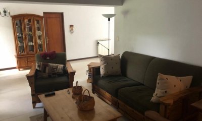 Hermoso Chalet sobre Laguna del Diario
