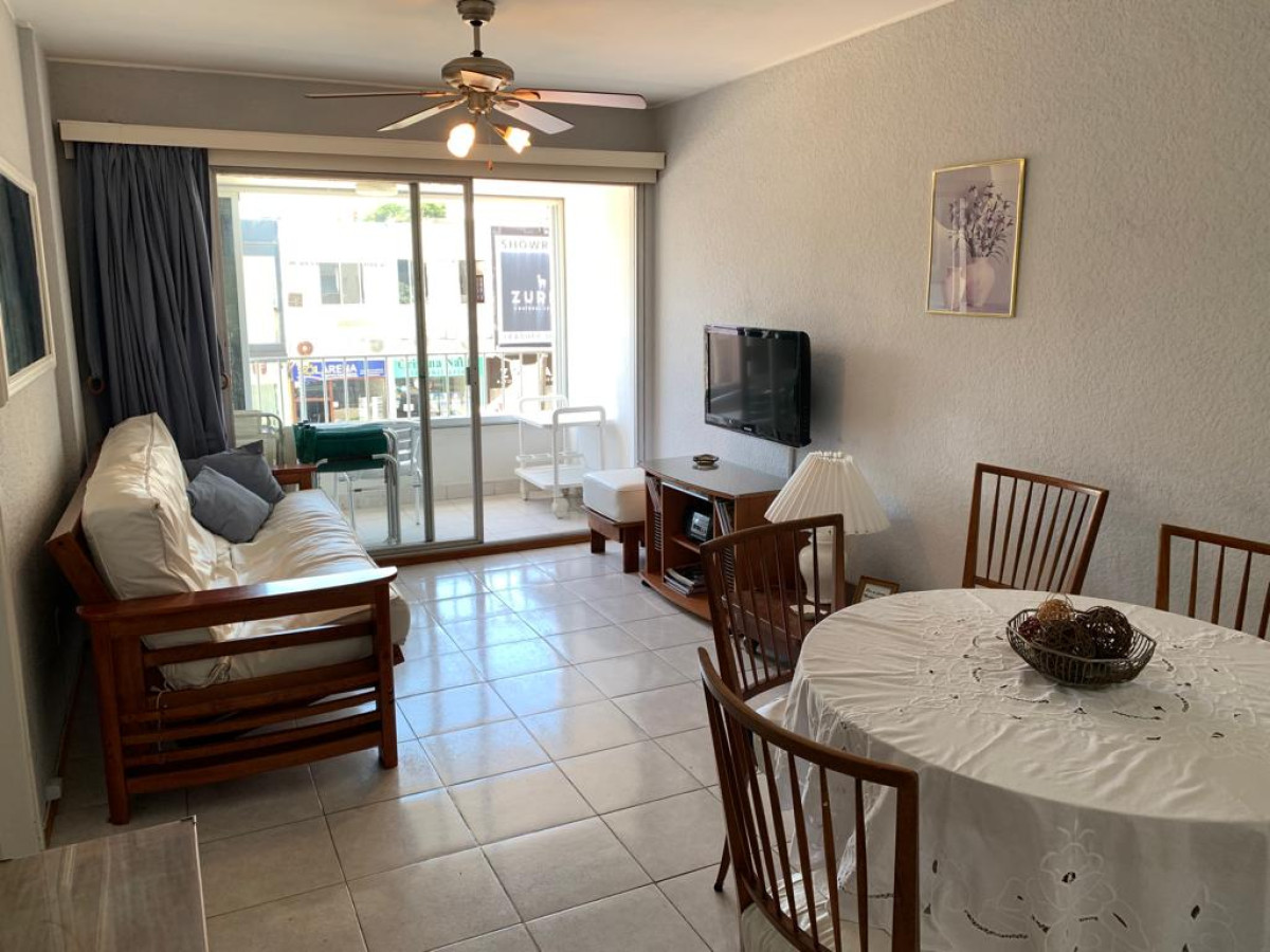 Oportunidad 2 dormitorios 2 baños garage entre la 20 y Gorlero