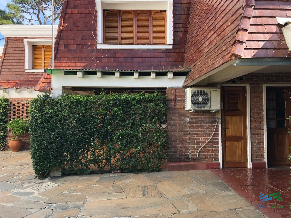 Casa ID.3026 - Se vende casa de 2 dormitorios en PH, playa Mansa, Punta del Este