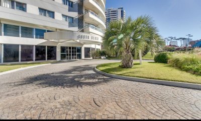 En Venta, Apartamento de 2 Dormitorios a pocos metros del mar, Aidy Grill Punta del Este