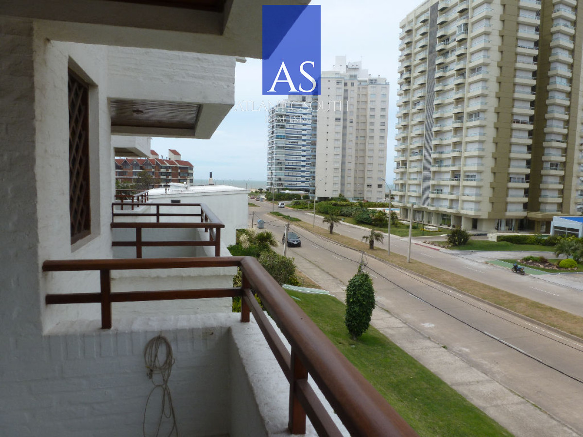 Apartamento ID.4146 - Apartamento 1 dormitorio con terraza y garage Playa Brava sobre Chiverta 